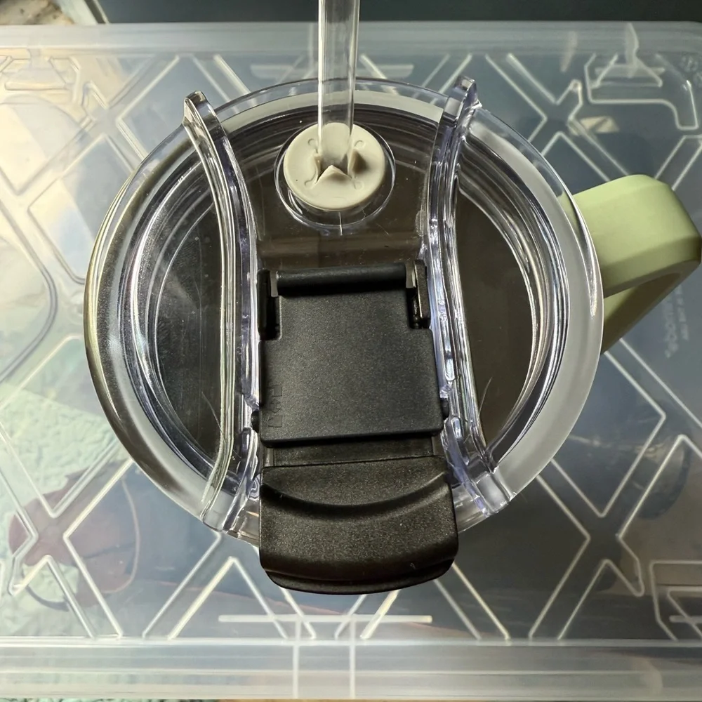 🧋Francesca’s Checkered Green and Purple Tumbler with Lid and Straw - Picture 3 of 12